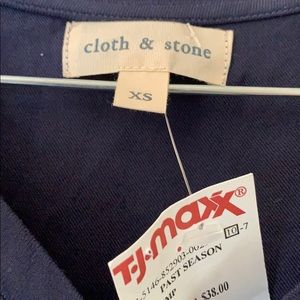 Top nwt cloth and stone.